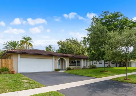 6661 SW 16th St, Plantation, FL 33317