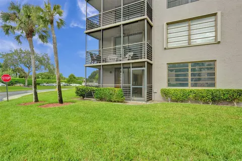 1001 Colony Point Cir #123, Pembroke Pines, FL 33026