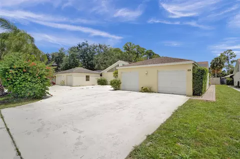 1353 Periwinkle Pl, Wellington, FL 33414