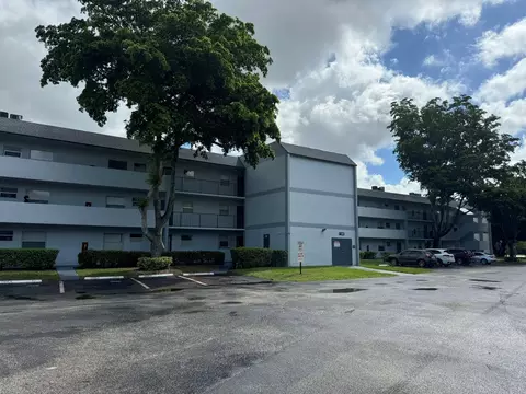 8401 Lagos De Campo Blvd #208, Tamarac, FL 33321