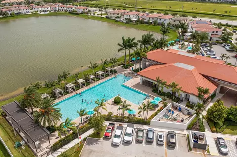 10602 W 33rd Way #10602, Hialeah, FL 33018