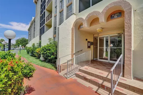2000 Atlantic Shrs #415, Hallandale Beach, FL 33009