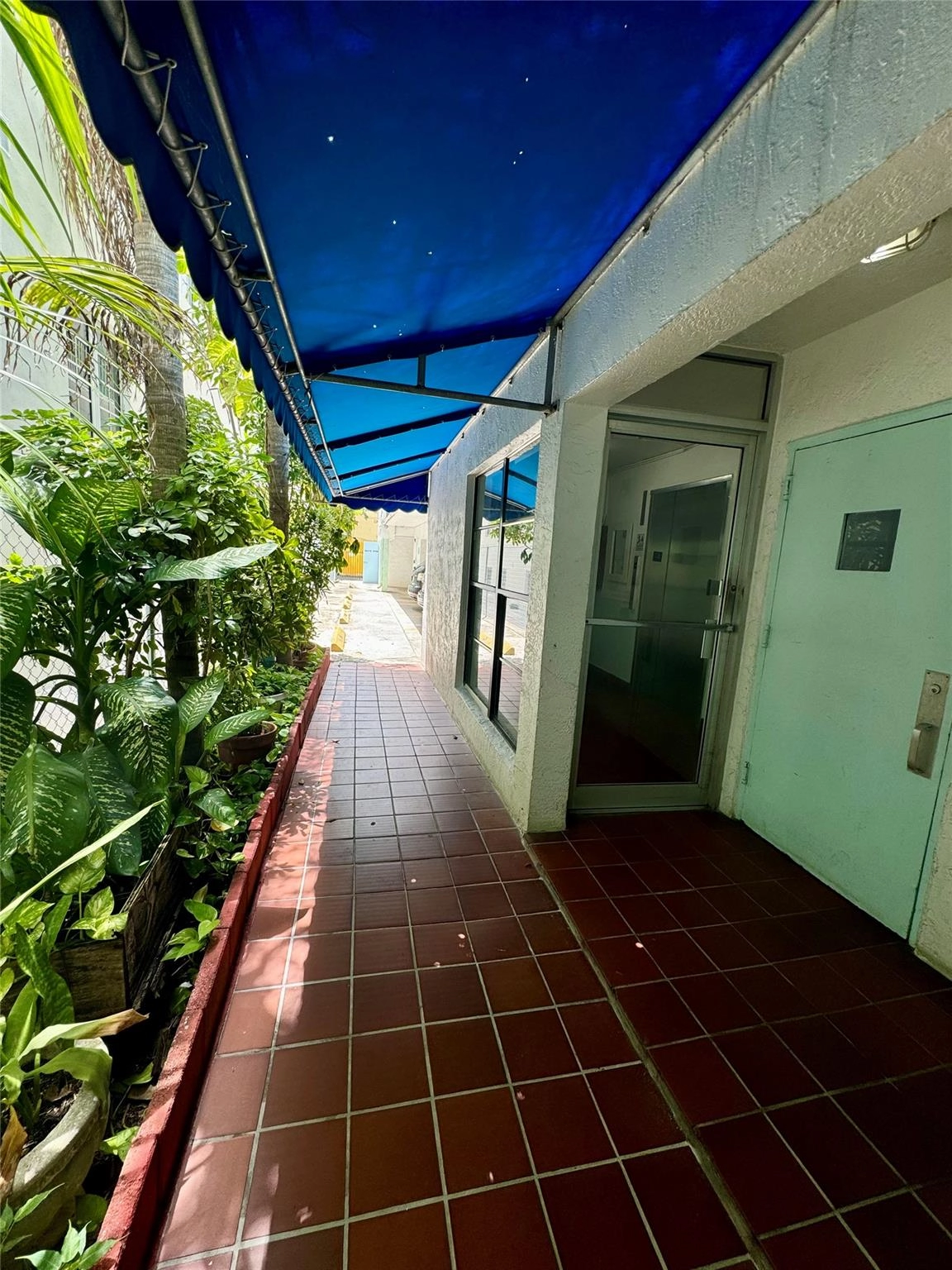 1418 Collins Ave Unit 203  