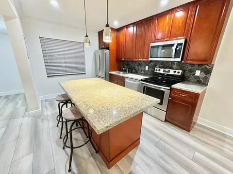 140 S Cypress Rd #122, Pompano Beach, FL 33060