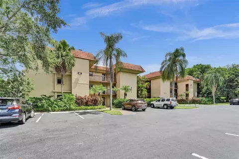 200 Jacaranda Country Club Dr #2C, Fort Lauderdale, FL 33324