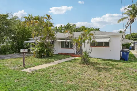 119 SE 10th St, Hallandale Beach, FL 33009