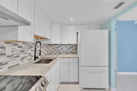 9121 Sunrise Lakes Blvd #113, Sunrise, FL 33322