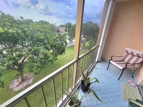 8120 SW 24th St #303, North Lauderdale, FL 33068