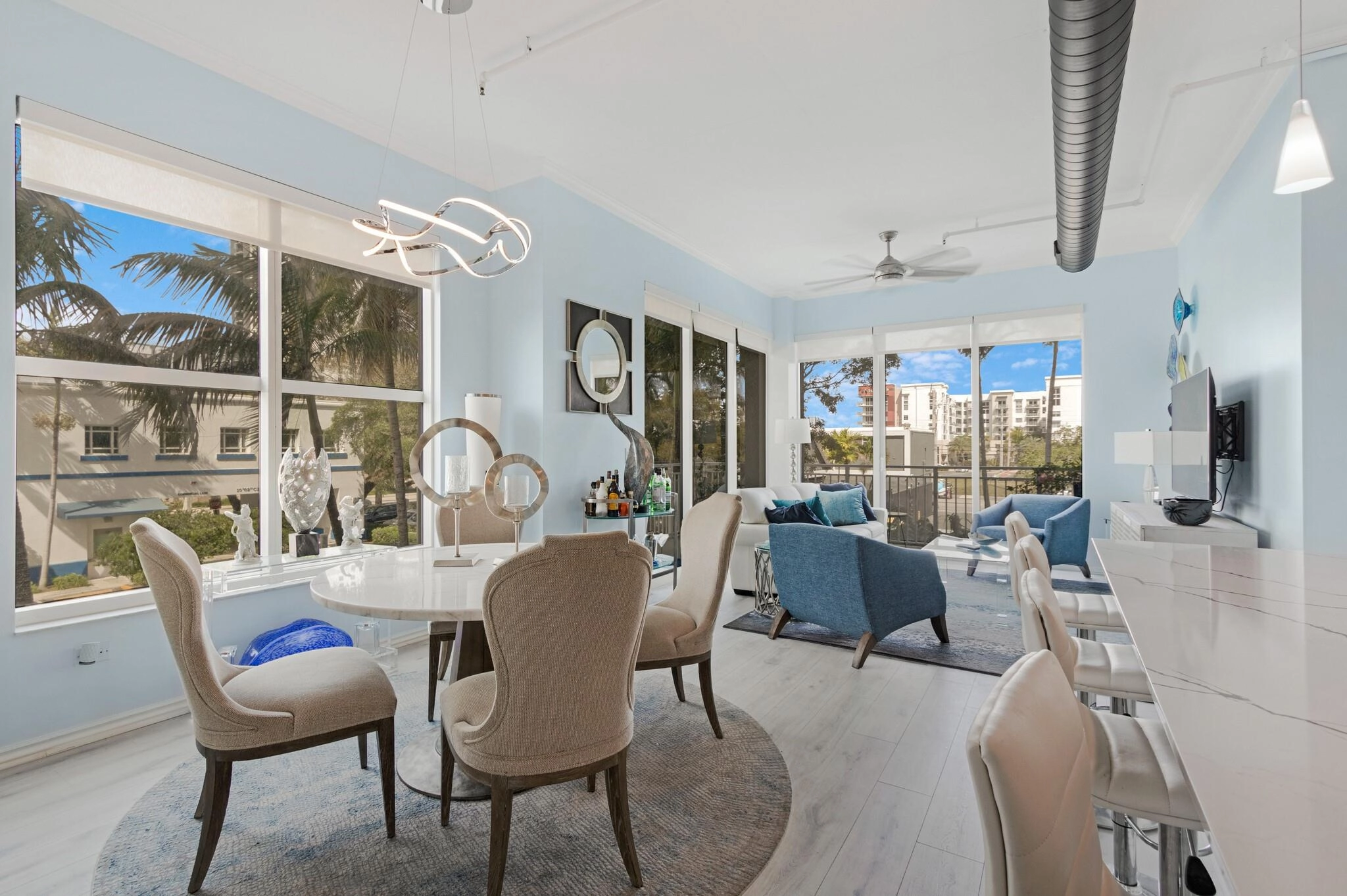 313 NE 2nd St Unit 204  