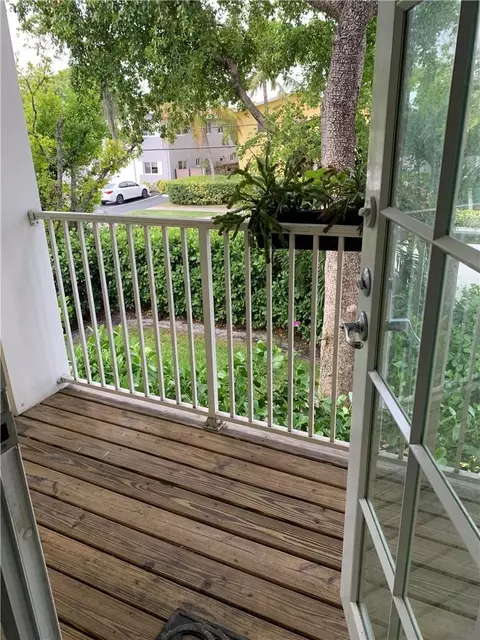 2660 NE 8th Ave #210, Wilton Manors, FL 33334