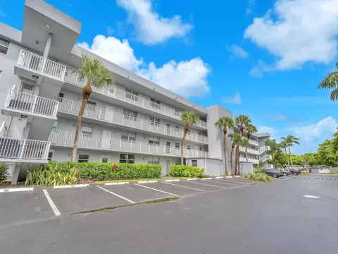 103 Royal Park Dr #2D, Oakland Park, FL 33309