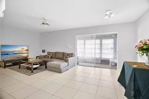 335 W Laurel Dr #3M, Margate, FL 33063