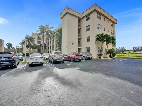 3241 Holiday Springs Blvd #207, Margate, FL 33063