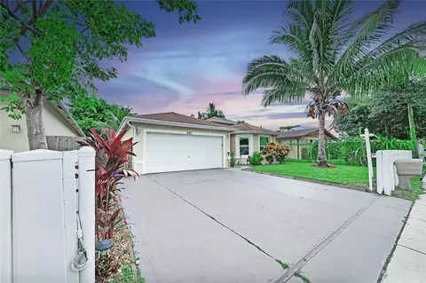 2911 NW 9th Pl, Fort Lauderdale, FL 33311