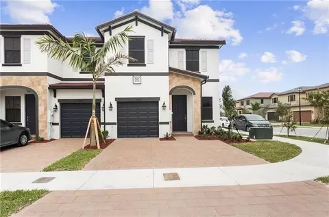 10305 W 33rd Way #10305, Hialeah, FL 33018