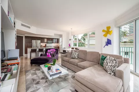 19900 E Country Club Dr #520, Aventura, FL 33180