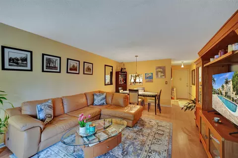 233 NE 14th Ave #203, Hallandale Beach, FL 33009