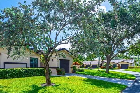 14 Ridge Pointe Dr #D, Boynton Beach, FL 33435