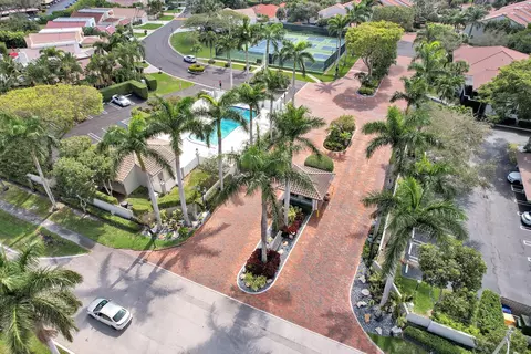 95 Pelican Pointe Dr #102, Delray Beach, FL 33483