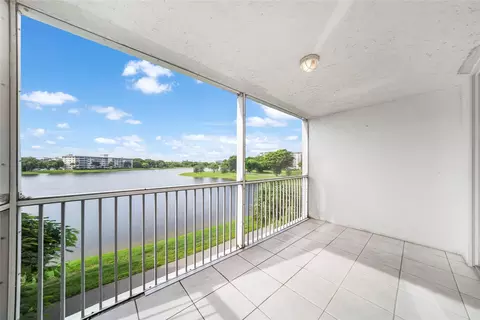 2900 N Course Dr #305, Pompano Beach, FL 33069