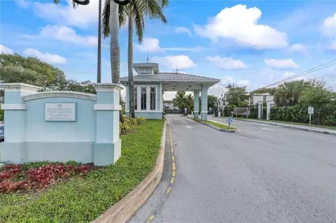 5201 NW 18th St #2F, Lauderhill, FL 33313