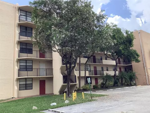 3450 Blue Lk #103, Pompano Beach, FL 33064