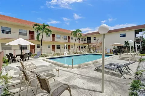 415 NE 2nd #121, Hallandale Beach, FL 33009