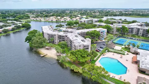 1000 Colony Point Cir #414, Pembroke Pines, FL 33026