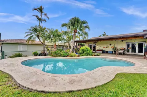 211 SE 2nd Ter, Dania Beach, FL 33004