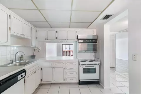 215 SE 3rd Ave #305D, Hallandale Beach, FL 33009