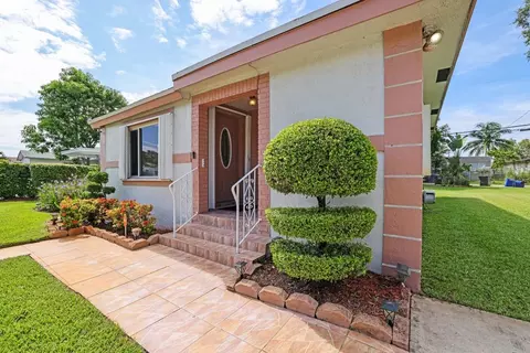 2334 Farragut, Hollywood, FL 33020