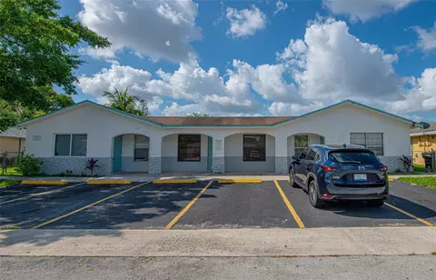 7610 SW 10th St, North Lauderdale, FL 33068