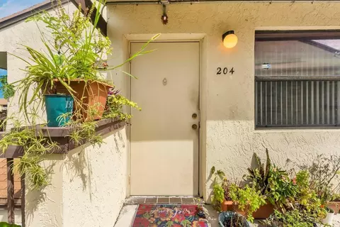 415 NW 210th #204, Miami, FL 33169