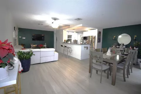 7329 Stardust Dr #7329, Hialeah, FL 33015
