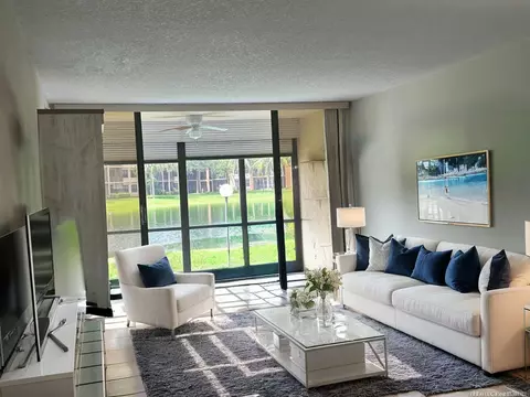 5609 Coral Lk #109, Margate, FL 33063