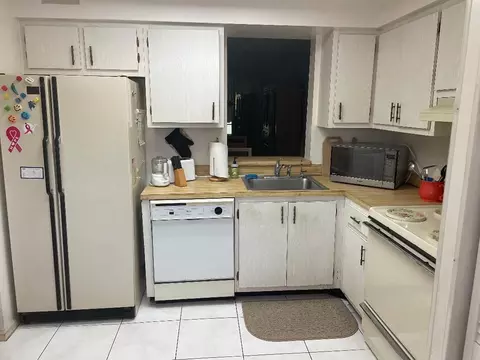 7320 Lake Circle Dr #305, Margate, FL 33063