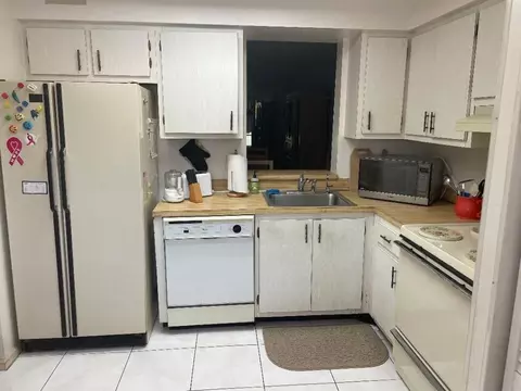7320 Lake Cir #305, Margate, FL 33063
