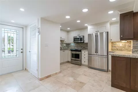 711 S Hollybrook Dr #201, Pembroke Pines, FL 33025