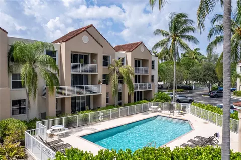 2711 Ocean Club Blvd #101, Hollywood, FL 33019