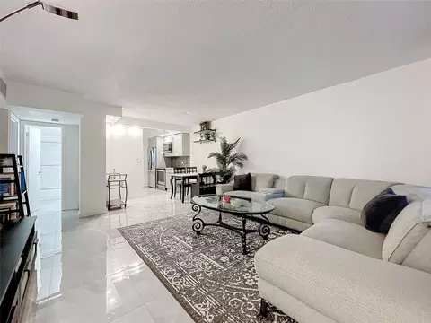1407 NE 56th #105, Fort Lauderdale, FL 33334
