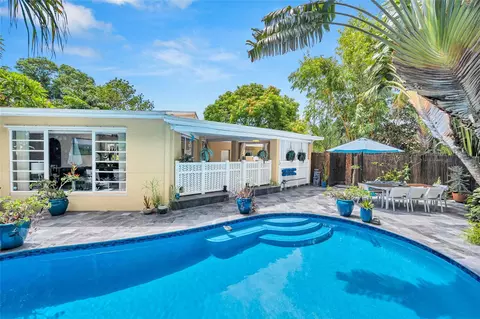 700 NE 15th Ct, Fort Lauderdale, FL 33304
