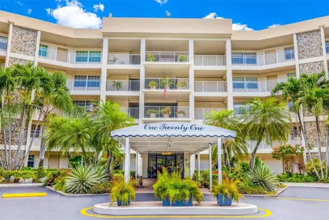 800 Cypress Grove Dr #303, Pompano Beach, FL 33069