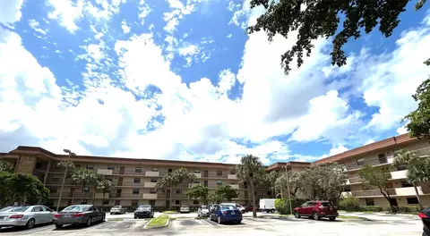 4940 E Sabal Palm Blvd #106, Tamarac, FL 33319