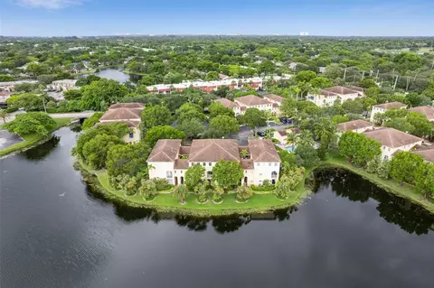 150 Jacaranda Country Club Dr #202, Plantation, FL 33324