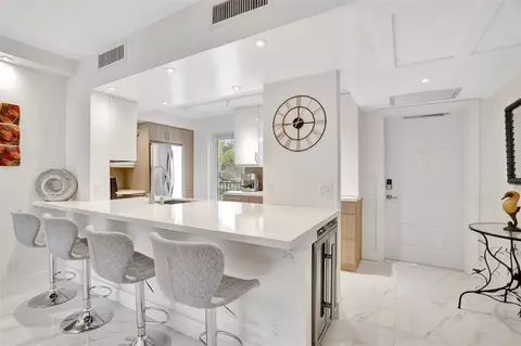 3250 N Palm Aire #207, Pompano Beach, FL 33069