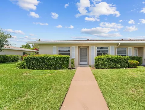 8939 Warwick Dr, Boca Raton, FL 33433