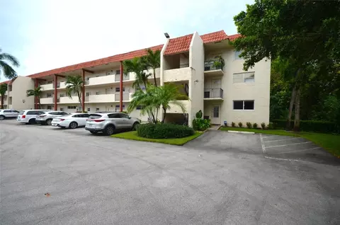 8901 S Hollybrook #101, Pembroke Pines, FL 33025