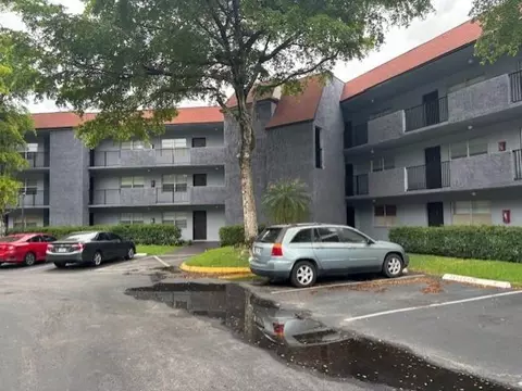 8450 Lagos De Campo Blvd #310, Tamarac, FL 33321