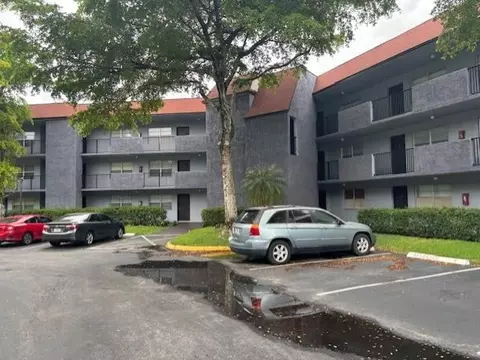 8450 Lagos De Campo #310, Tamarac, FL 33321