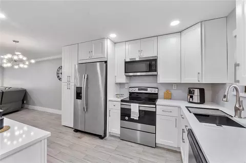 9370 SW 8th St #307, Boca Raton, FL 33428